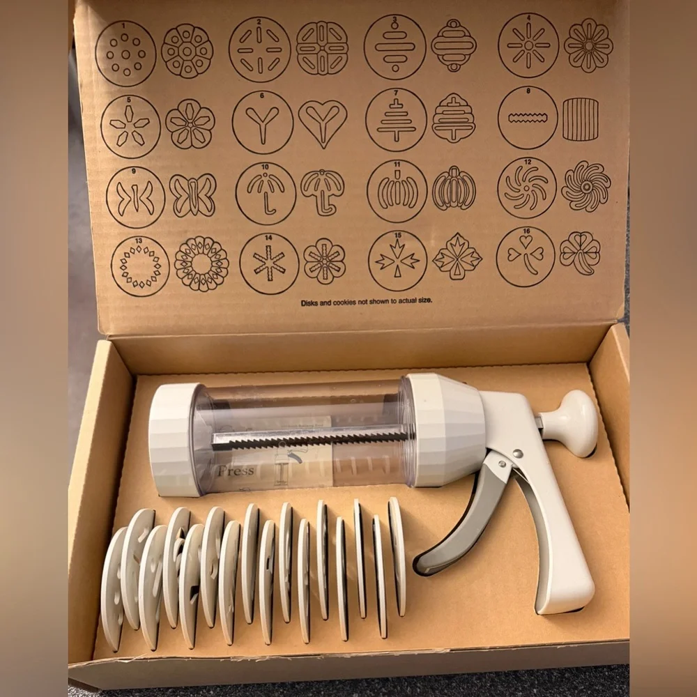 The Pampered Chef Beige Cookie Press